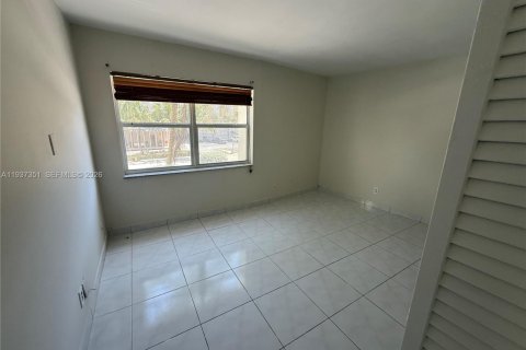 Condo in Hallandale Beach, Florida, 2 bedrooms  № 2053453 - photo 8