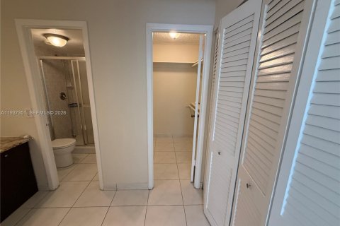 Condo in Hallandale Beach, Florida, 2 bedrooms  № 2053453 - photo 7
