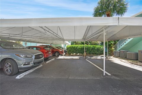 Condo in Lake Worth, Florida, 2 bedrooms  № 1941537 - photo 30