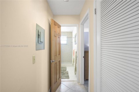 Condo in Lake Worth, Florida, 2 bedrooms  № 1941537 - photo 23