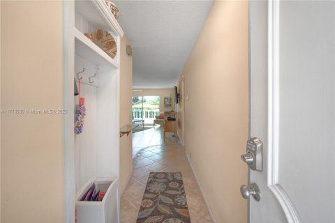 Condo in Lake Worth, Florida, 2 bedrooms  № 1941537 - photo 7