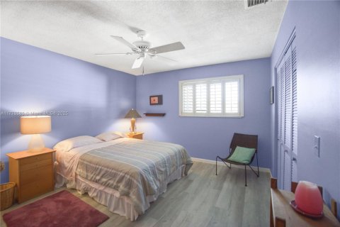 Condo in Lake Worth, Florida, 2 bedrooms  № 1941537 - photo 26