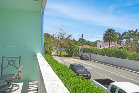 Condo in Lake Worth, Florida, 2 bedrooms  № 1941537 - photo 28