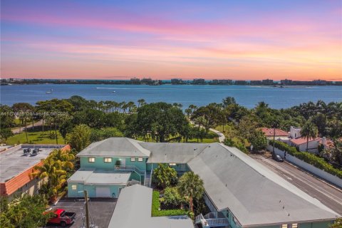Condo in Lake Worth, Florida, 2 bedrooms  № 1941537 - photo 1
