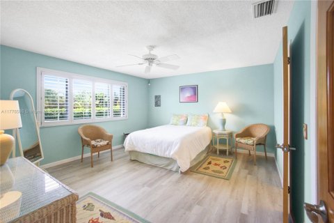 Condo in Lake Worth, Florida, 2 bedrooms  № 1941537 - photo 19