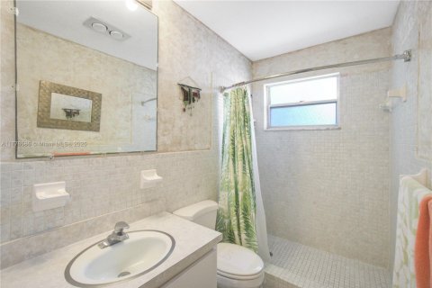 Condo in Lake Worth, Florida, 2 bedrooms  № 1941537 - photo 24