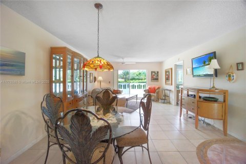 Condo in Lake Worth, Florida, 2 bedrooms  № 1941537 - photo 13