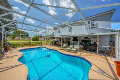 House in Eustis, Florida 4 bedrooms, 259.01 sq.m. № 2216546 - photo 8
