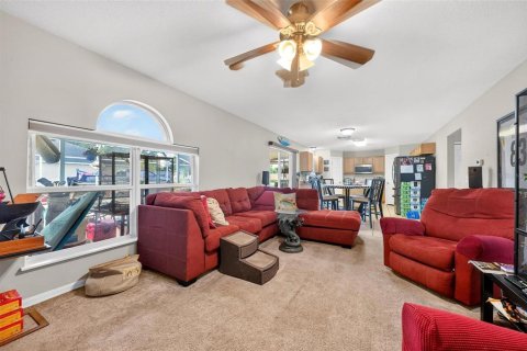House in Eustis, Florida 4 bedrooms, 259.01 sq.m. № 2216546 - photo 21