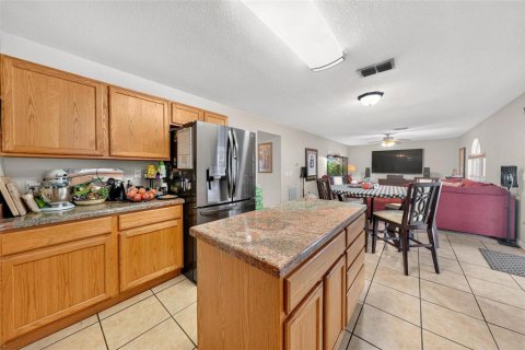 House in Eustis, Florida 4 bedrooms, 259.01 sq.m. № 2216546 - photo 17