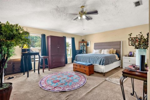 House in Eustis, Florida 4 bedrooms, 259.01 sq.m. № 2216546 - photo 28