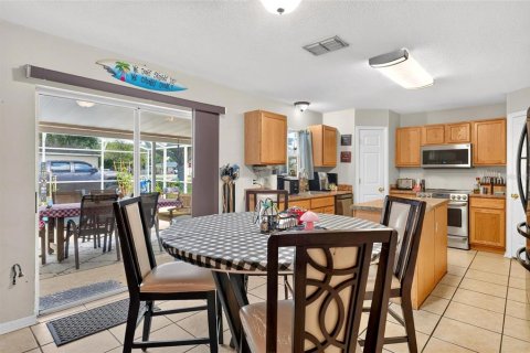 House in Eustis, Florida 4 bedrooms, 259.01 sq.m. № 2216546 - photo 18