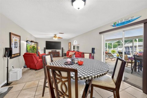 House in Eustis, Florida 4 bedrooms, 259.01 sq.m. № 2216546 - photo 20