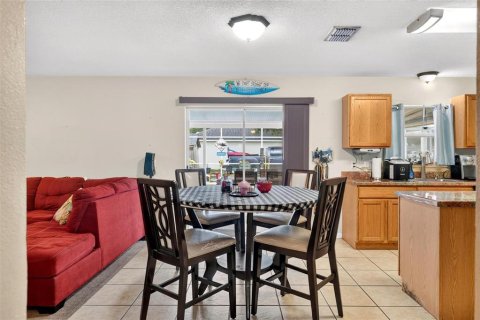 House in Eustis, Florida 4 bedrooms, 259.01 sq.m. № 2216546 - photo 19