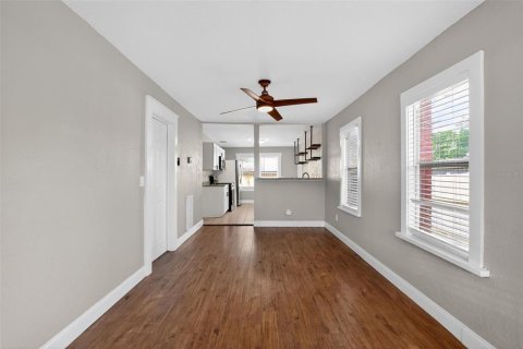 House in Saint Petersburg, Florida 3 bedrooms, 90.67 sq.m. № 2092522 - photo 17