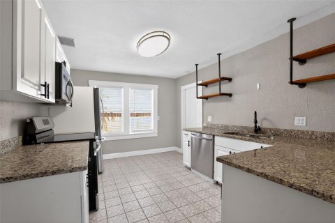 House in Saint Petersburg, Florida 3 bedrooms, 90.67 sq.m. № 2092522 - photo 23