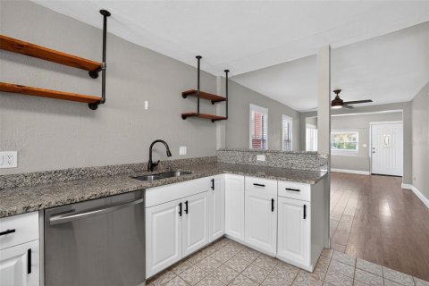 House in Saint Petersburg, Florida 3 bedrooms, 90.67 sq.m. № 2092522 - photo 18