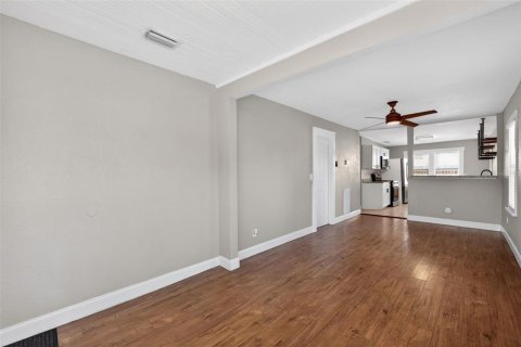 House in Saint Petersburg, Florida 3 bedrooms, 90.67 sq.m. № 2092522 - photo 8