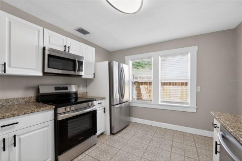 House in Saint Petersburg, Florida 3 bedrooms, 90.67 sq.m. № 2092522 - photo 19