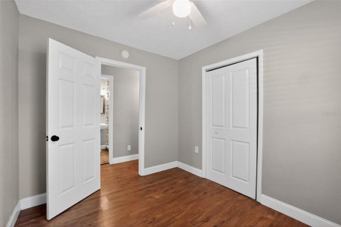 House in Saint Petersburg, Florida 3 bedrooms, 90.67 sq.m. № 2092522 - photo 24