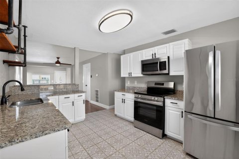 House in Saint Petersburg, Florida 3 bedrooms, 90.67 sq.m. № 2092522 - photo 21