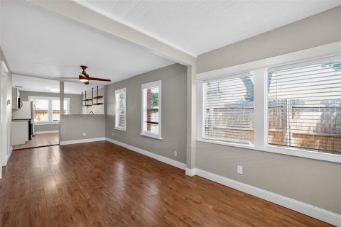 House in Saint Petersburg, Florida 3 bedrooms, 90.67 sq.m. № 2092522 - photo 16