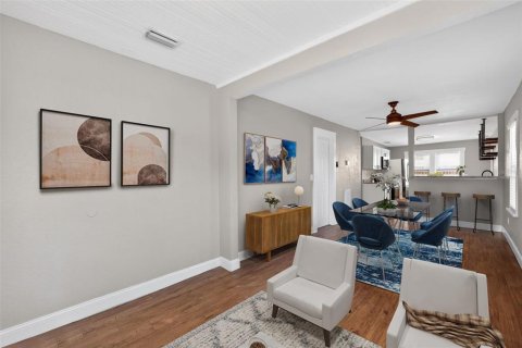 House in Saint Petersburg, Florida 3 bedrooms, 90.67 sq.m. № 2092522 - photo 7