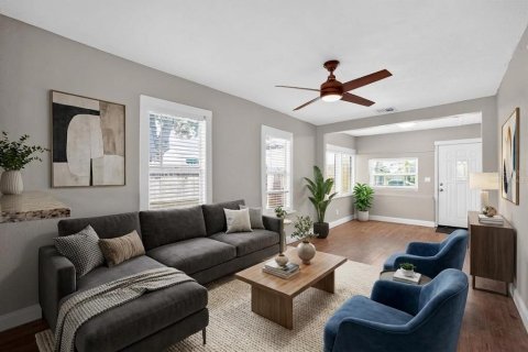 House in Saint Petersburg, Florida 3 bedrooms, 90.67 sq.m. № 2092522 - photo 9