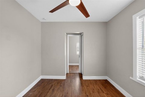 House in Saint Petersburg, Florida 3 bedrooms, 90.67 sq.m. № 2092522 - photo 15