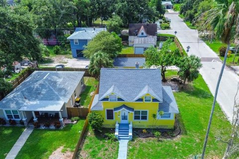 House in Saint Petersburg, Florida 3 bedrooms, 112.6 sq.m. № 2354178