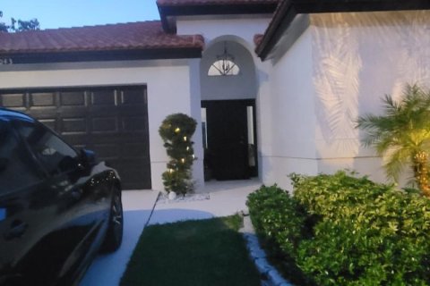 House in Boca Raton, Florida 4 bedrooms, 187.57 sq.m. № 1154358 - photo 1