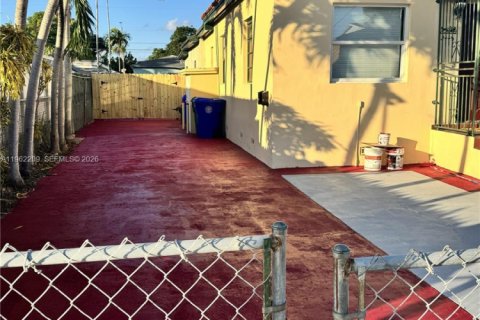 Villa ou maison à vendre à Miami, Floride: 4 chambres, 134.71 m2 № 2080909 - photo 4