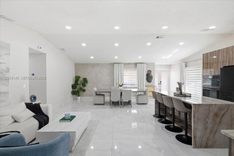 Casa en venta en Miami, Florida, 3 dormitorios, 175.03 m2 № 2185984 - foto 13