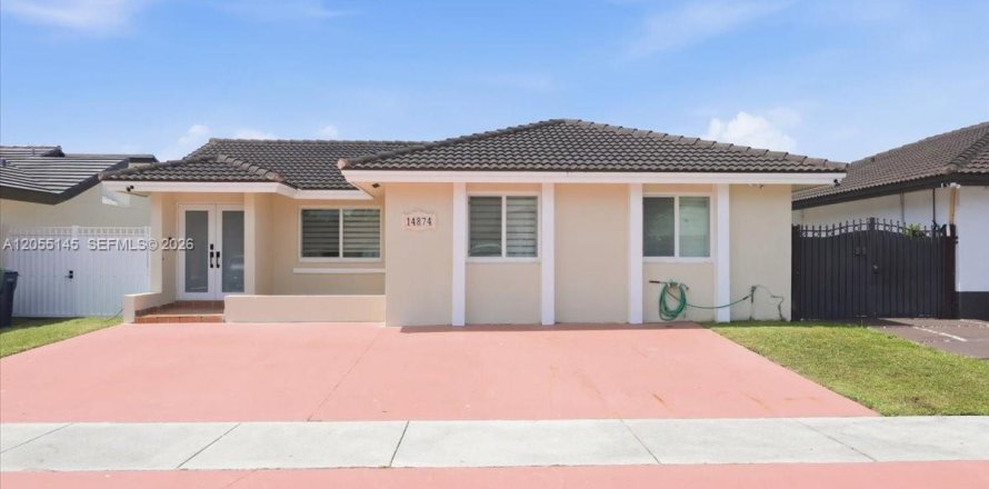 Casa en Miami, Florida 3 dormitorios, 175.03 m2 № 2185984