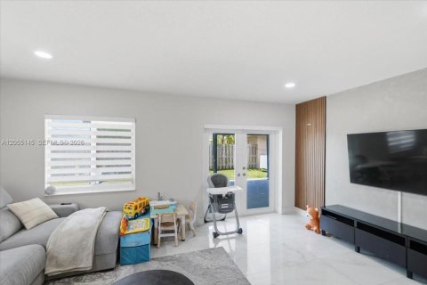 Casa en venta en Miami, Florida, 3 dormitorios, 175.03 m2 № 2185984 - foto 22