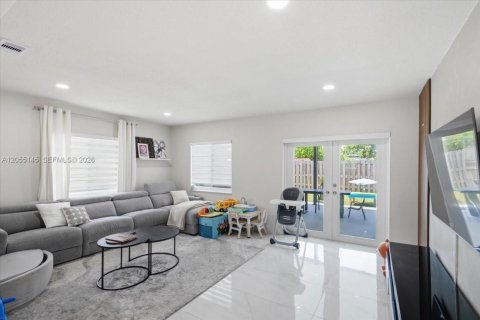 Casa en venta en Miami, Florida, 3 dormitorios, 175.03 m2 № 2185984 - foto 19