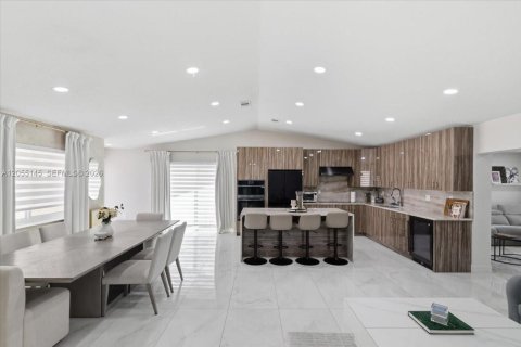Casa en venta en Miami, Florida, 3 dormitorios, 175.03 m2 № 2185984 - foto 11