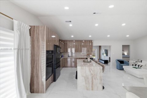 Casa en venta en Miami, Florida, 3 dormitorios, 175.03 m2 № 2185984 - foto 3