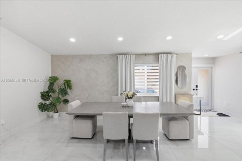 Casa en venta en Miami, Florida, 3 dormitorios, 175.03 m2 № 2185984 - foto 8