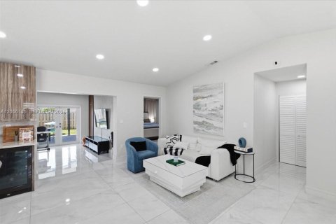 Casa en venta en Miami, Florida, 3 dormitorios, 175.03 m2 № 2185984 - foto 6