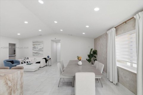 Casa en venta en Miami, Florida, 3 dormitorios, 175.03 m2 № 2185984 - foto 4