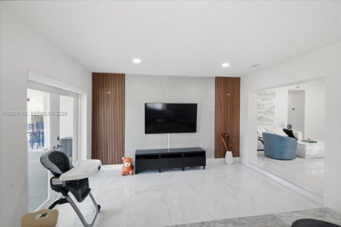 Casa en venta en Miami, Florida, 3 dormitorios, 175.03 m2 № 2185984 - foto 21