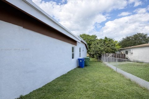 Купить виллу или дом в Форт-Лодердейл, Флорида 3 спальни, 89.93м2, № 1990737 - фото 30