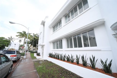 Condo in Miami Beach, Florida, 1 bedroom  № 2001777 - photo 4