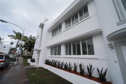 Condo in Miami Beach, Florida, 1 bedroom  № 2001777 - photo 2