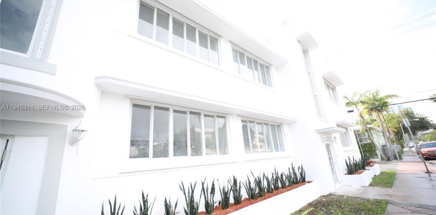 Condo in Miami Beach, Florida, 1 bedroom  № 2001777