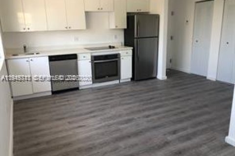 Condo in Miami Beach, Florida, 1 bedroom  № 2001777 - photo 8