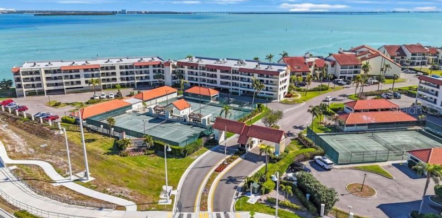 Condominio en Tierra Verde, Florida, 2 dormitorios № 1570177