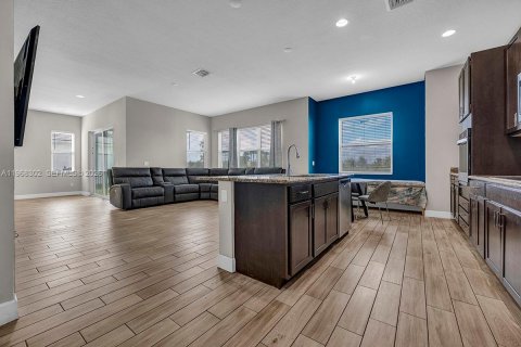 Casa en venta en Westlake, Florida, 4 dormitorios, 259.01 m2 № 2031216 - foto 10