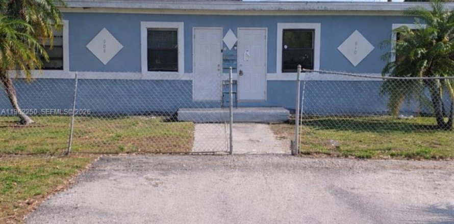 Immobilier commercial à Belle Glade, Floride 114.46 m2 № 2025741